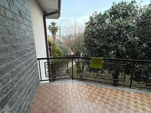 Case e ville in vendita di 350 m² in Via San Delfrate