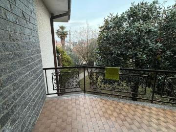Case e ville in vendita di 350 m² in Via San Delfrate