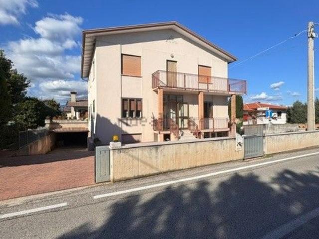 Case e ville in vendita di 350 m² in Via San Pio X, 37