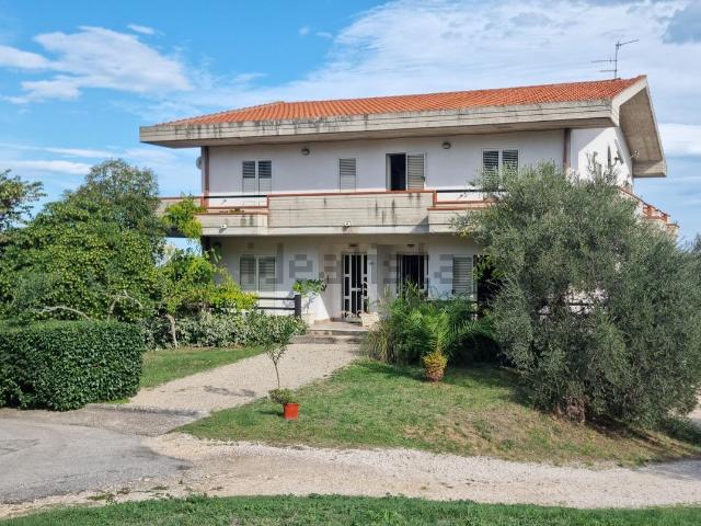 Case e ville in vendita di 350 m² in Via San Rocco, 132