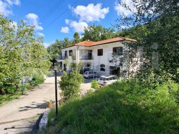 Case e ville in vendita di 350 m² in Via San Sisto