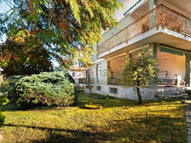 Case e ville in vendita di 350 m² in Via San Teresa, 13
