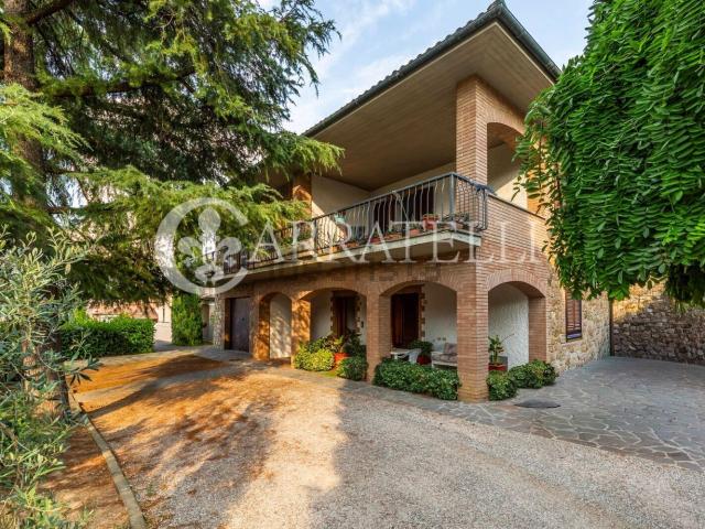 Case e ville in vendita di 350 m² in Via Sano di Pietro