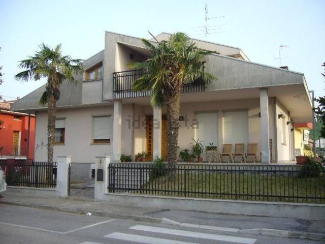 Case e ville in vendita di 350 m² in Via Santa M. Maddalena