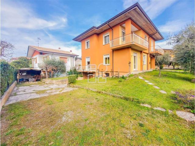 Case e ville in vendita di 350 m² in Via Sarca