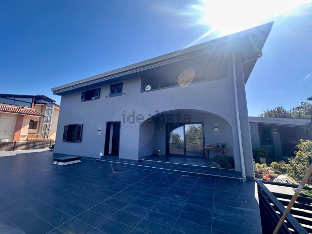 Case e ville in vendita di 350 m² in Via Silvio Pellico