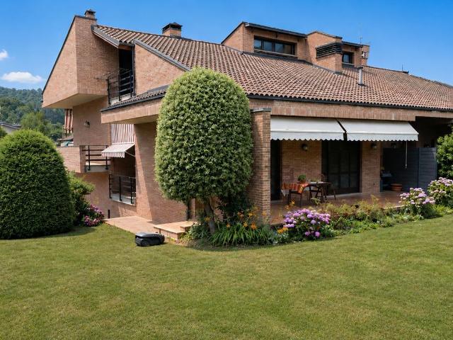 Case e ville in vendita di 350 m² in Via Pagno, 14