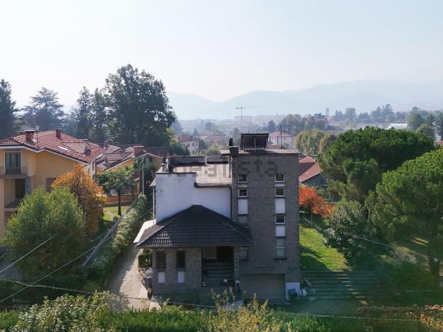 Case e ville in vendita di 350 m² in Via Paisas, 4