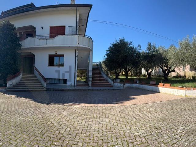 Case e ville in vendita di 350 m² in Via Panoramica
