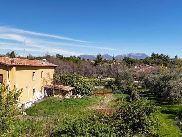 Case e ville in vendita di 350 m² in Via Paolo ed Enrico Avanzi, 3