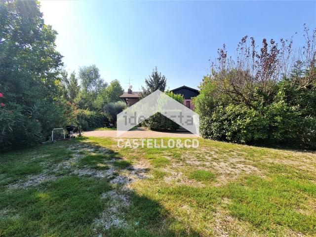 Case e ville in vendita di 350 m² in Via Papa Giovanni XXIII, 1