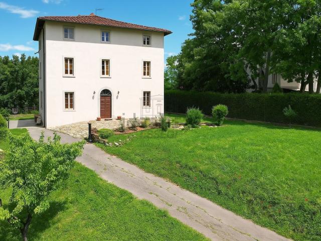 Case e ville in vendita di 350 m² in Via per Gattaiola e Meati, 598