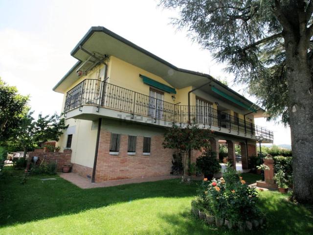 Case e ville in vendita di 350 m² in Via Pietro Leopoldo