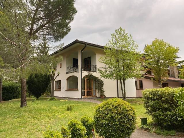Case e ville in vendita di 350 m² in Via Pighini