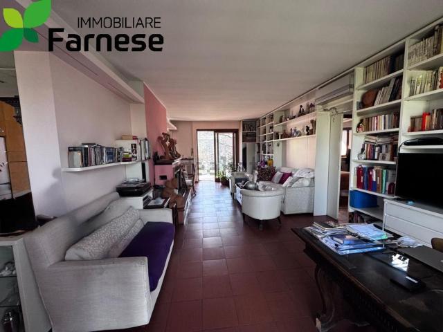 Case e ville in vendita di 350 m² in Via Placentia, 3