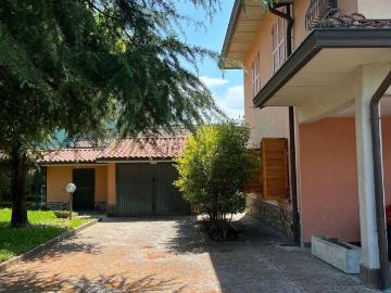 Case e ville in vendita di 350 m² in Via Rodolfo Lori