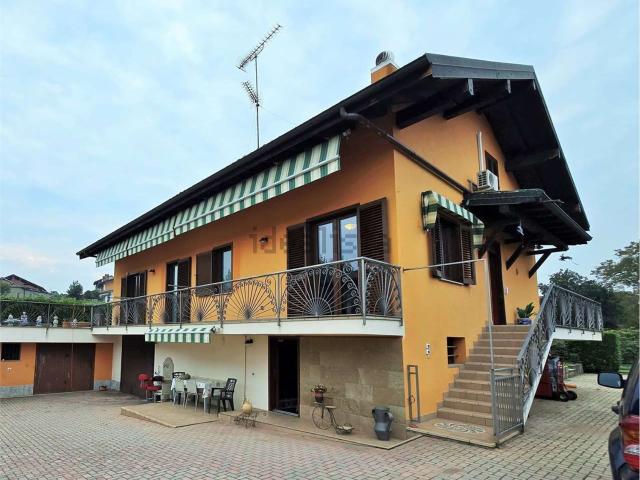 Case e ville in vendita di 350 m² in Via Revislate, 15
