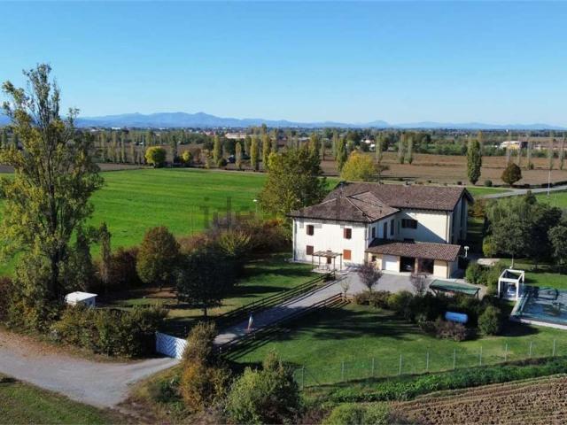 Case e ville in vendita di 350 m² in Via Torre, 14