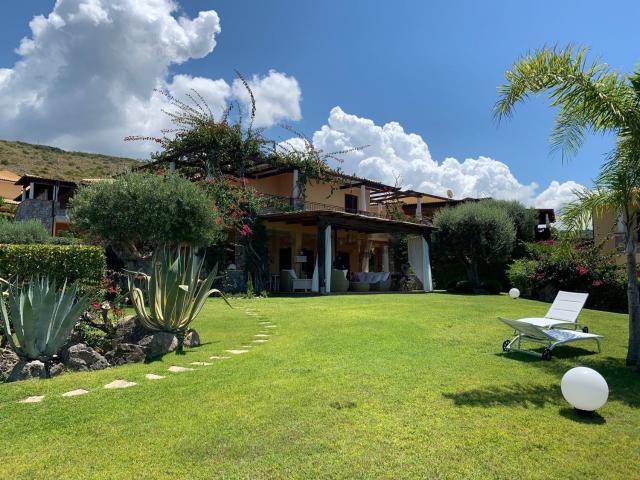 Case e ville in vendita di 350 m² in Via Tredoliche