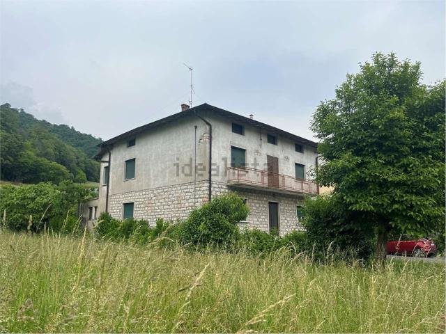 Case e ville in vendita di 350 m² in Via Vago, 63