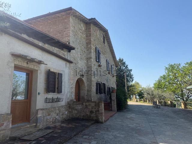 Case e ville in vendita di 350 m² in Via Vaiano