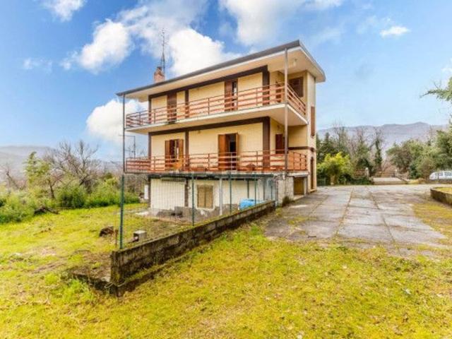 Case e ville in vendita di 350 m² in Via Valle Pazza