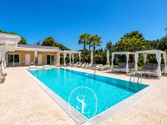 Case e ville in vendita di 350 m² in Via Vecchia Lecce Copertino, 4