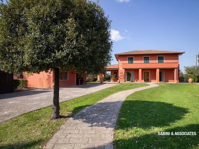 Case e ville in vendita di 350 m² in Via Vittorio Barbieri