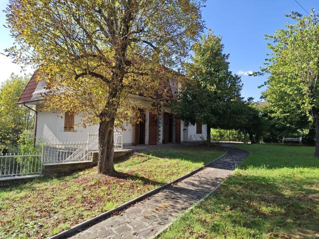 Case e ville in vendita di 350 m² in Via Vittime Rapido 904, 42