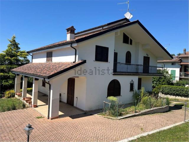 Case e ville in vendita di 350 m² in Via Virgilio, 1