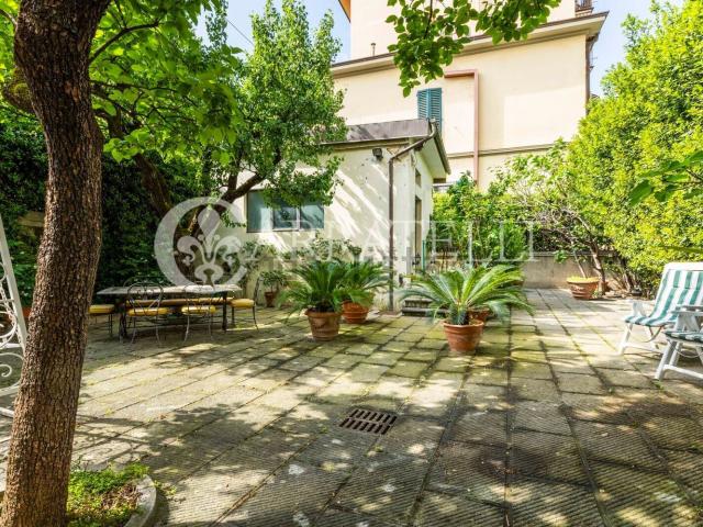 Case e ville in vendita di 350 m² in Via XXIV Maggio, 6
