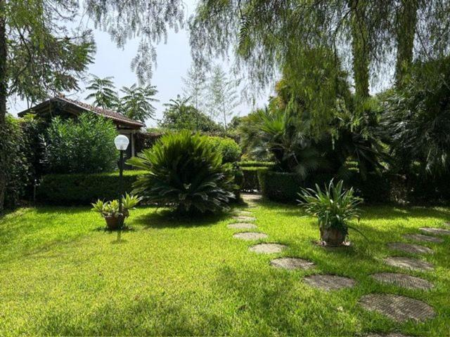 Case e ville in vendita di 350 m² in Viale della Regione Siciliana Nord Ovest, 5374