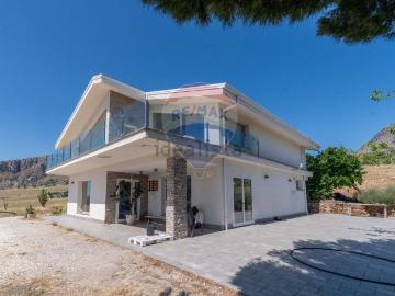 Case e ville in vendita di 350 m² in Contrada Casalotto