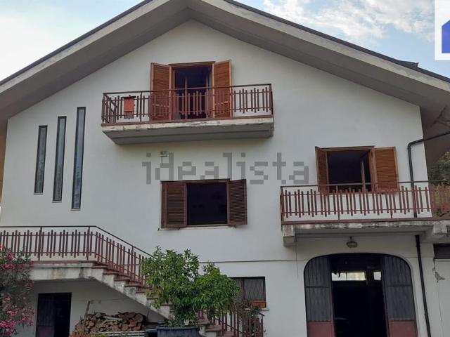 Case e ville in vendita di 350 m² in Contrada FONTENUOVA, 8