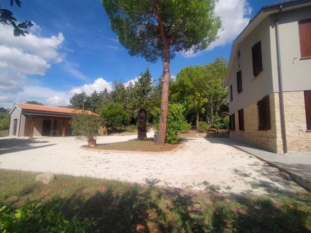 Case e ville in vendita di 350 m² in Contrada Lornano, 35