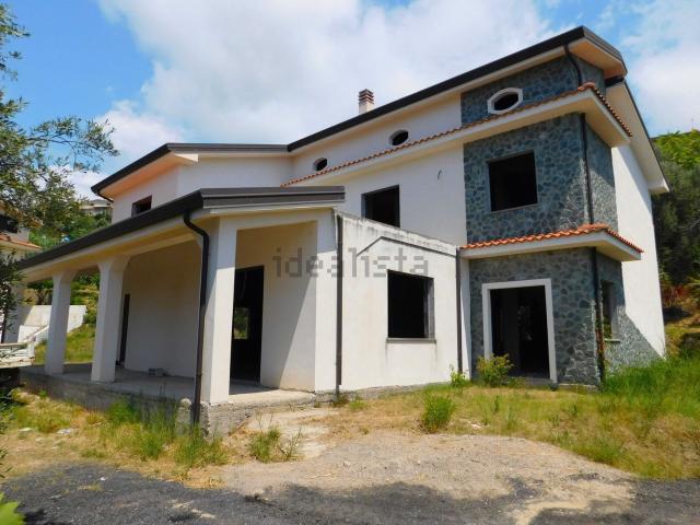 Case e ville in vendita di 350 m² in Contrada San Lucia, 53