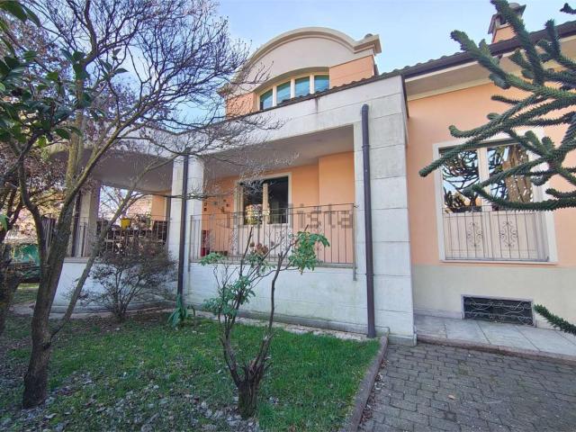Case e ville in vendita di 350 m² in Corso Benedetto Cairoli, 80