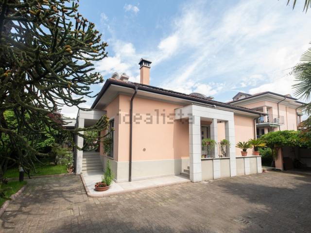 Case e ville in vendita di 350 m² in Corso Benedetto Cairoli