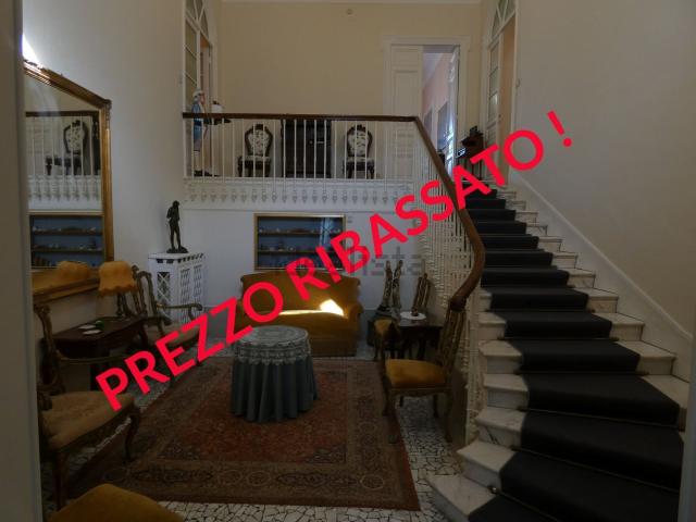Case e ville in vendita di 350 m² in Corso degli Inglesi