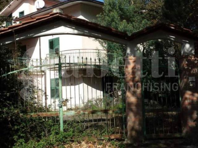 Case e ville in vendita di 350 m² in Corso Partenio