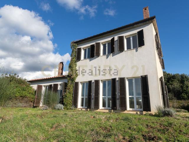 Case e ville in vendita di 350 m² in Località Valle Maggiore, 1