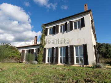 Case e ville in vendita di 350 m² in Località Valle Maggiore, 1