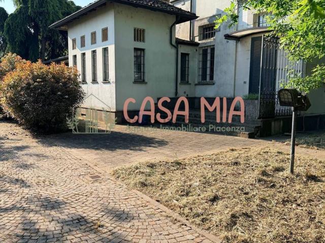 Case e ville in vendita di 350 m² in Località Incrociata