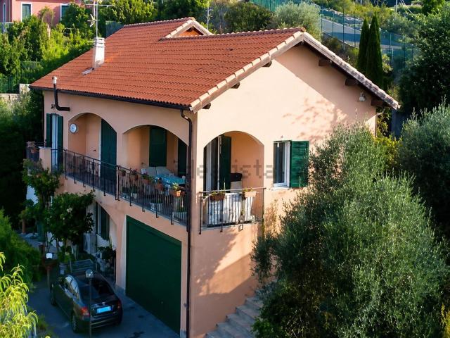 Case e ville in vendita di 350 m² in Località San Martino, 22