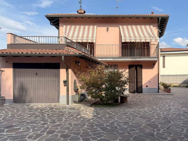 Case e ville in vendita di 350 m² in Piazza Camillo Benso Conte di Cavour