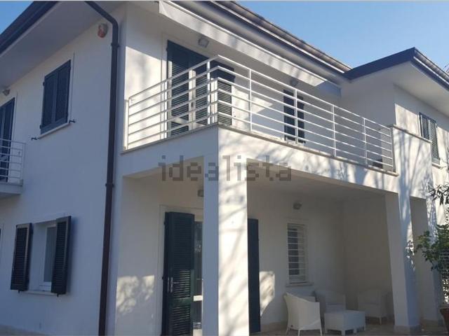 Case e ville in vendita di 350 m² in Piazza G. Garibaldi