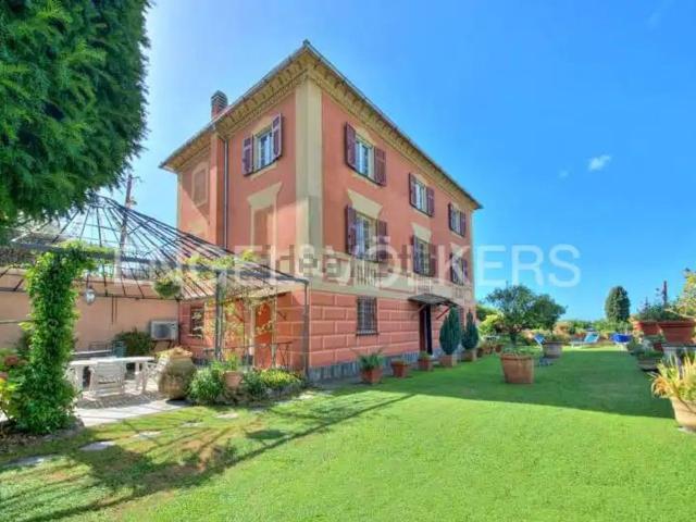 Case e ville in vendita di 350 m² in Salita Bastia, 21