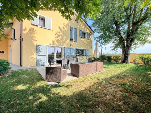 Case e ville in vendita di 350 m² in Strada Borelle