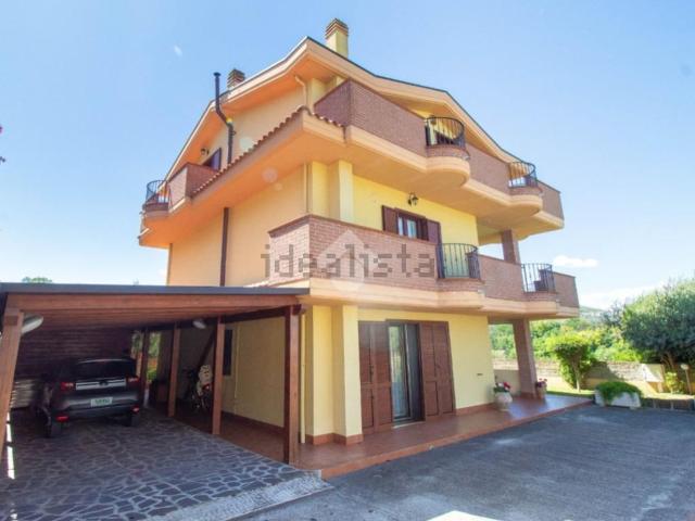 Case e ville in vendita di 350 m² in Strada da Denominare 2, 42