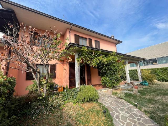 Case e ville in vendita di 350 m² in Strada della Regina